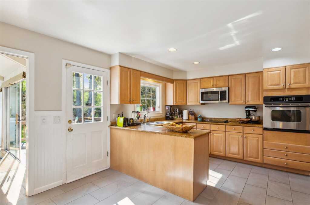 25 Chester Drive, Rye, NY 10580 - Photo 13 of 30
