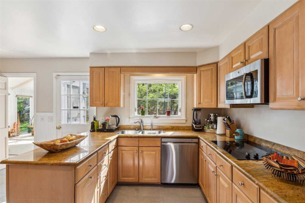 25 Chester Drive, Rye, NY 10580 - Photo 15 of 30