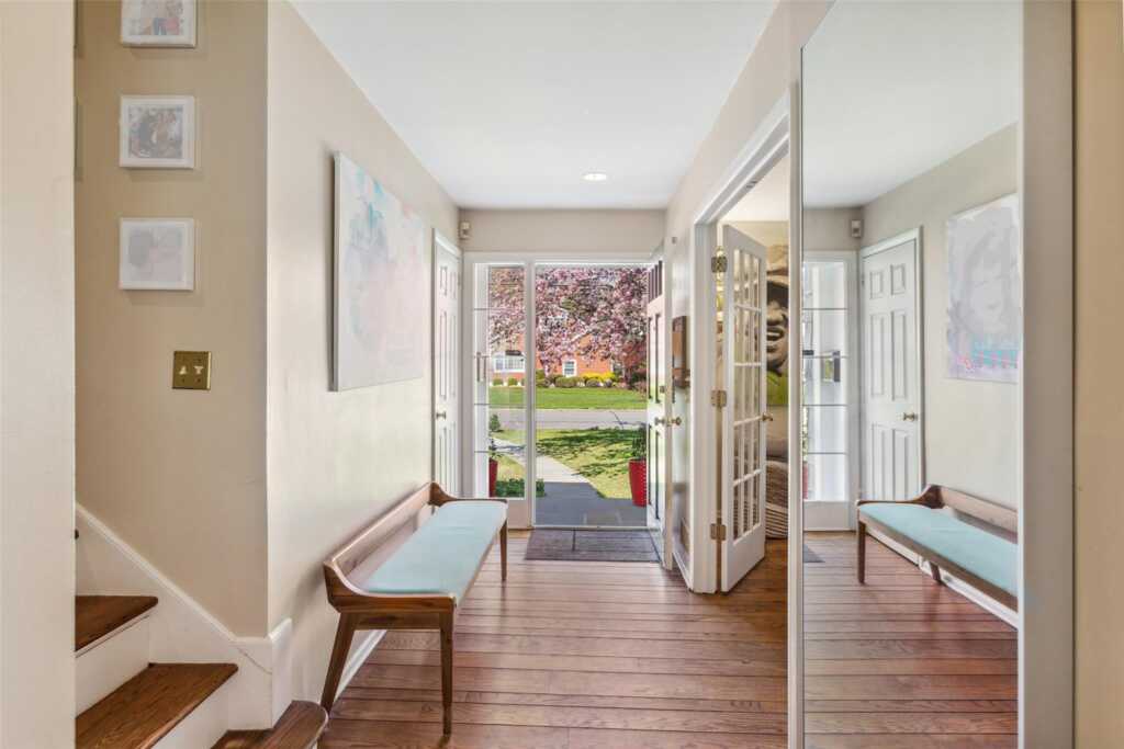 25 Chester Drive, Rye, NY 10580 - Photo 2 of 30
