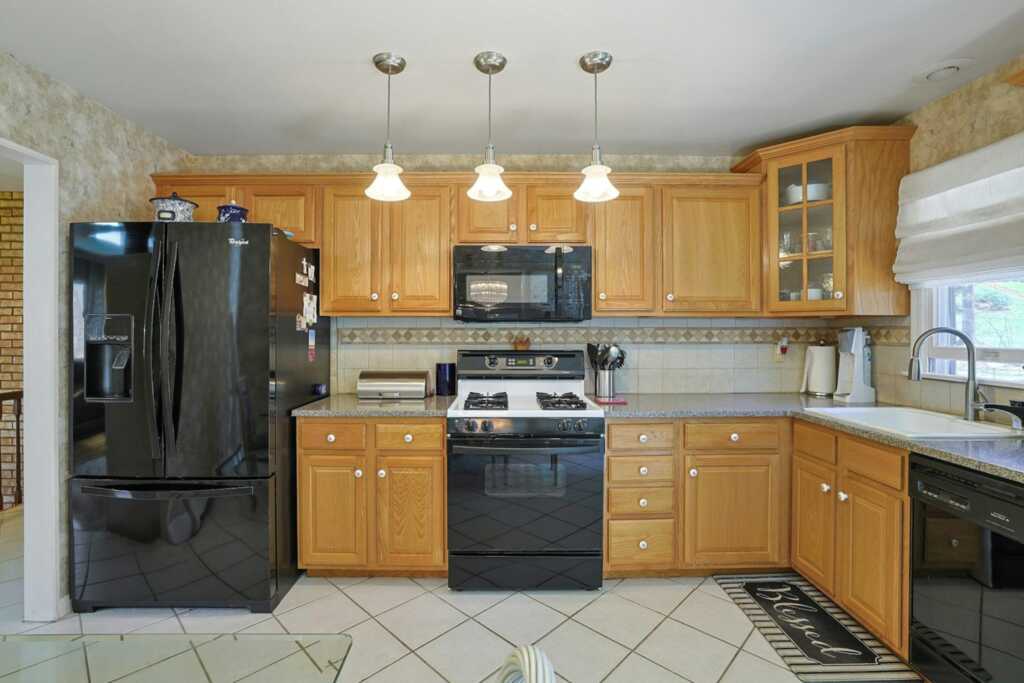 2 Aura Drive, Valley Cottage, NY 10989 - Photo 11 of 45