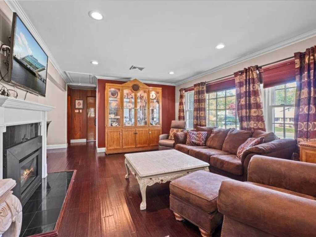 76 Airmont Road, Suffern, NY 10901 - Photo 10 of 38