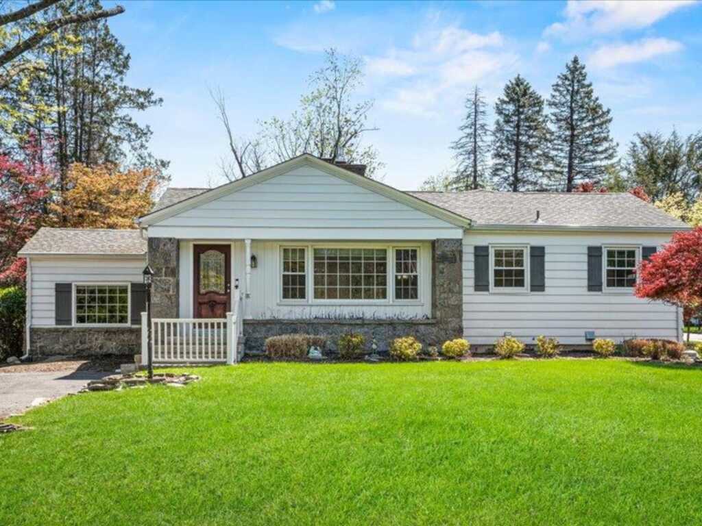 76 Airmont Road, Suffern, NY 10901 - Photo 5 of 38