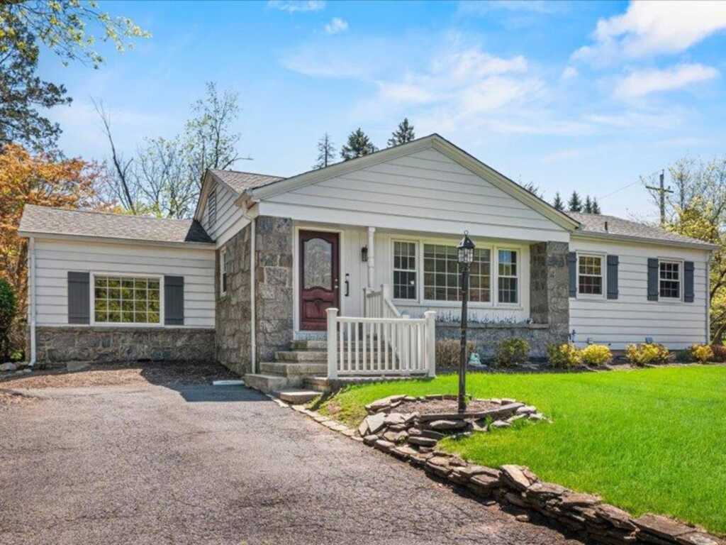 76 Airmont Road, Suffern, NY 10901 - Photo 6 of 38