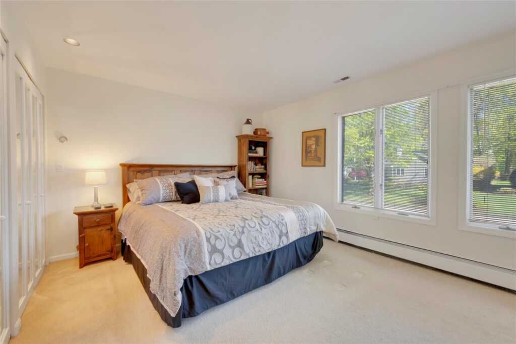 155 Barton Road, White Plains, NY 10605 - Photo 10 of 32
