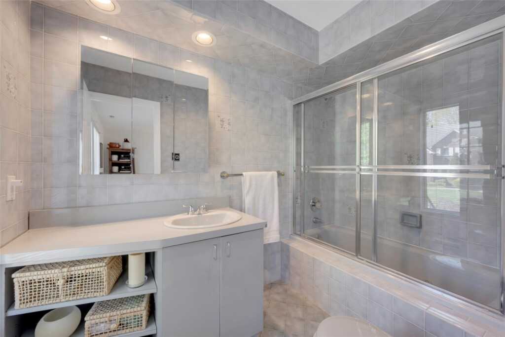 155 Barton Road, White Plains, NY 10605 - Photo 11 of 32