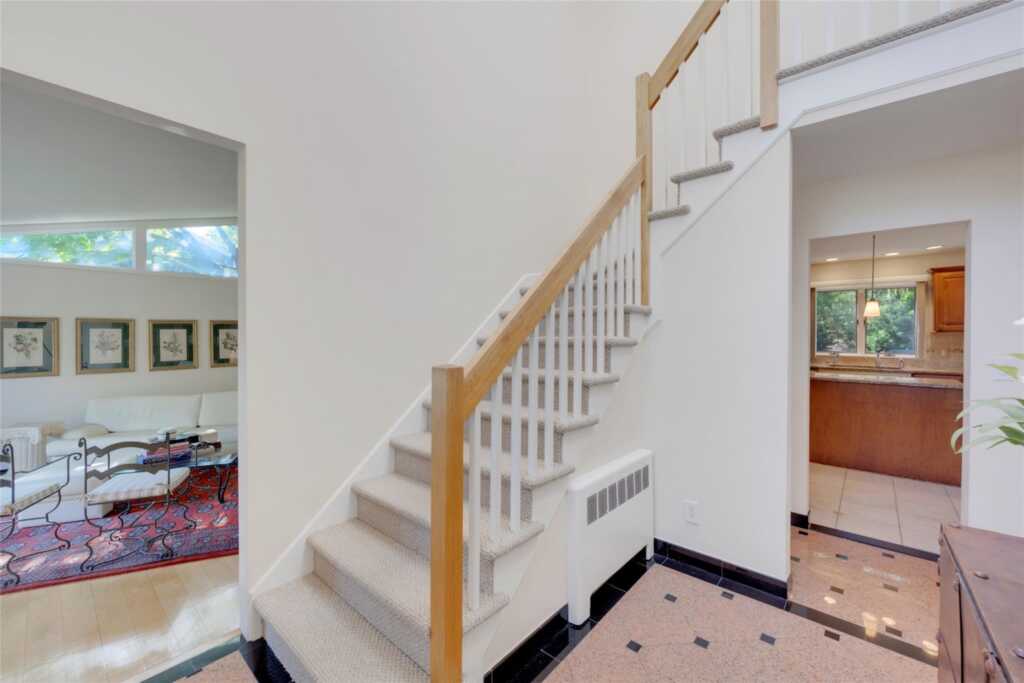 155 Barton Road, White Plains, NY 10605 - Photo 17 of 32