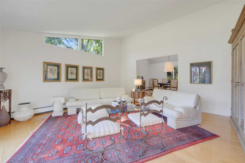 155 Barton Road, White Plains, NY 10605 - Photo 2 of 32