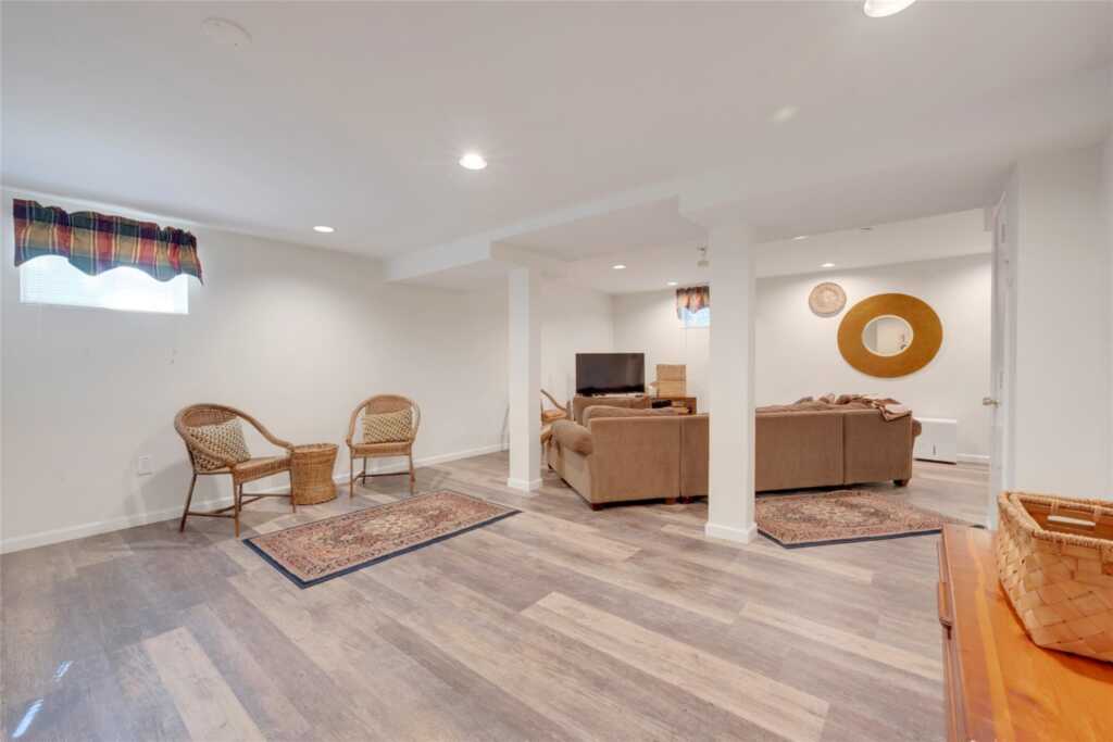 155 Barton Road, White Plains, NY 10605 - Photo 24 of 32