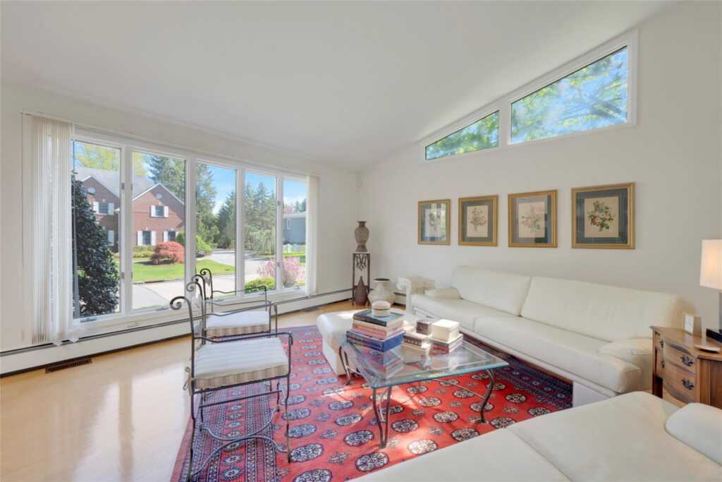 155 Barton Road, White Plains, NY 10605 - Photo 3 of 32