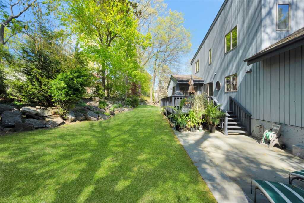 155 Barton Road, White Plains, NY 10605 - Photo 30 of 32