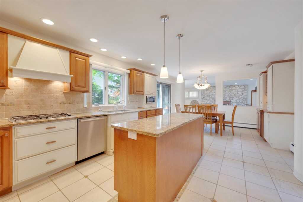 155 Barton Road, White Plains, NY 10605 - Photo 6 of 32