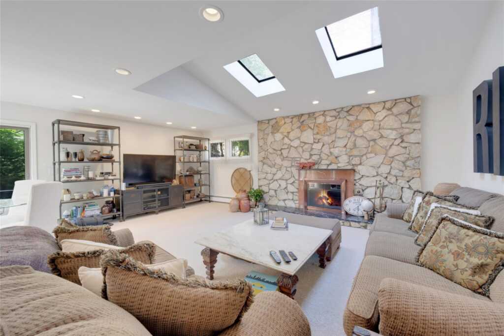 155 Barton Road, White Plains, NY 10605 - Photo 8 of 32