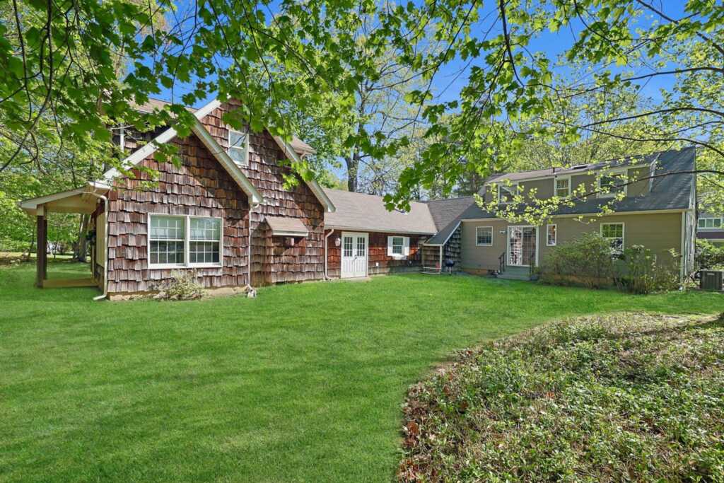 35 Harding Street, Pearl River, NY 10965