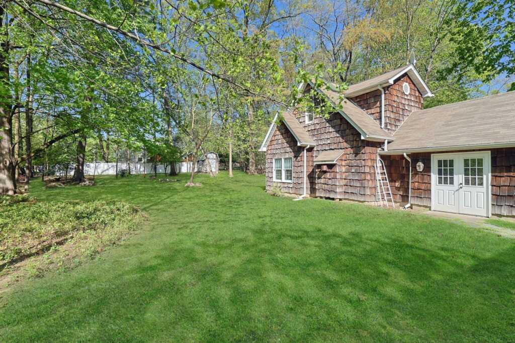 35 Harding Street, Pearl River, NY 10965 - Photo 4 of 31