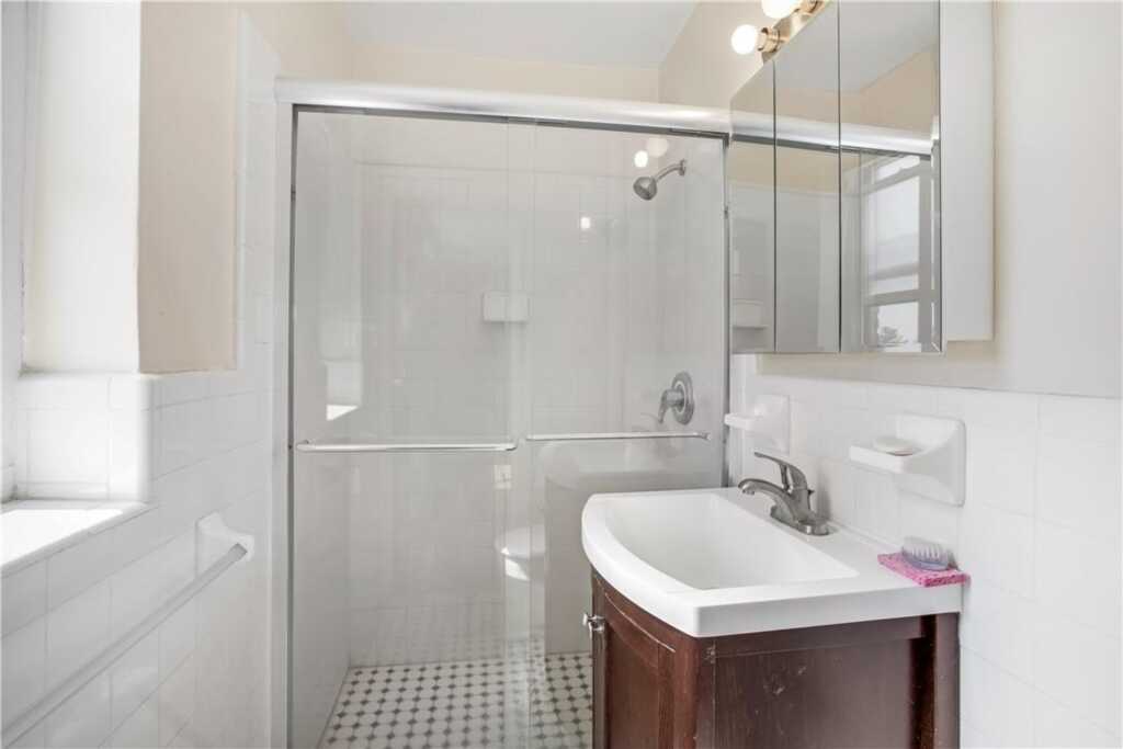 730 Pelham Road, Unit #5F, New Rochelle, NY 10805 - Photo 12 of 26