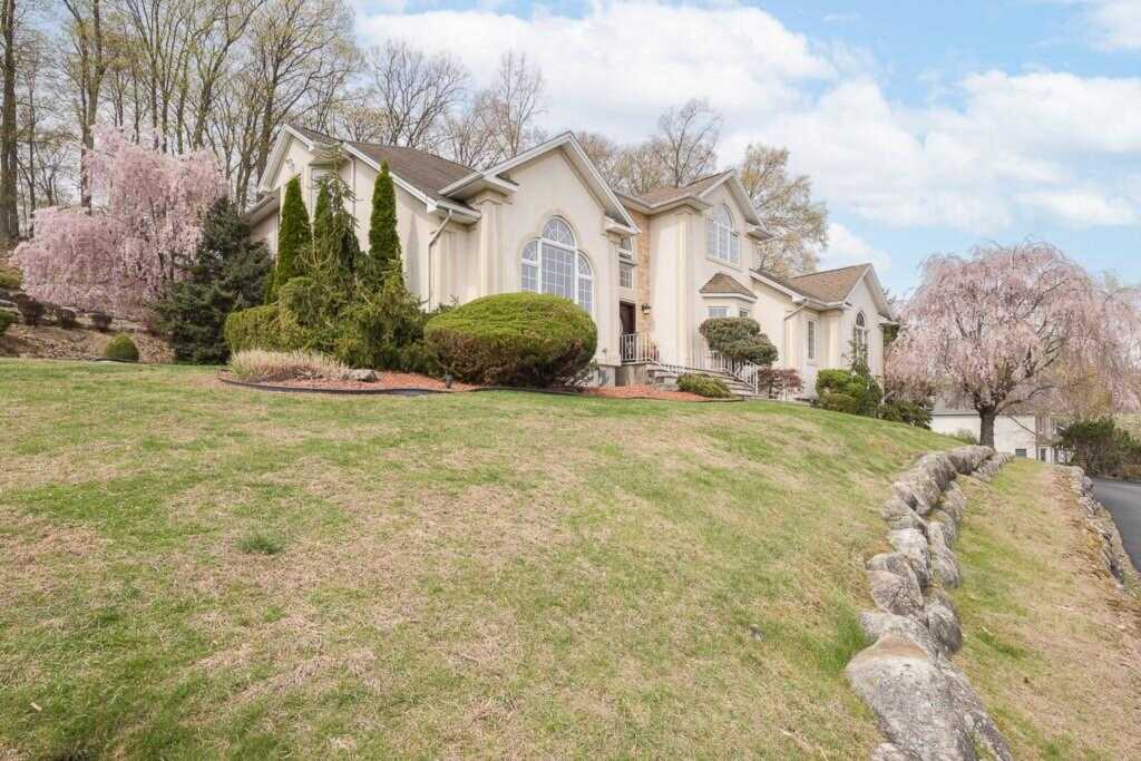 6 Fillmore Drive, Stony Point, NY 10980 - Photo 2 of 40