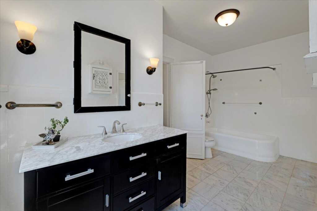 376 Beechmont Drive, New Rochelle, NY 10804 - Photo 15 of 30