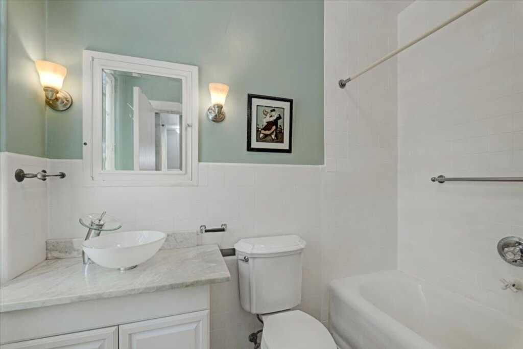 376 Beechmont Drive, New Rochelle, NY 10804 - Photo 19 of 30
