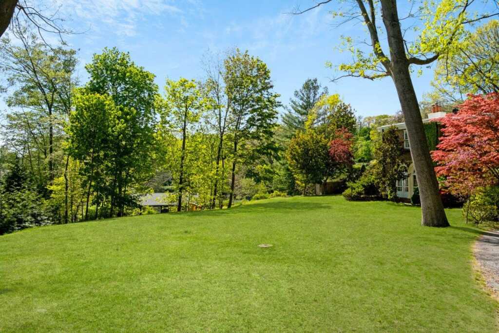 376 Beechmont Drive, New Rochelle, NY 10804 - Photo 23 of 30