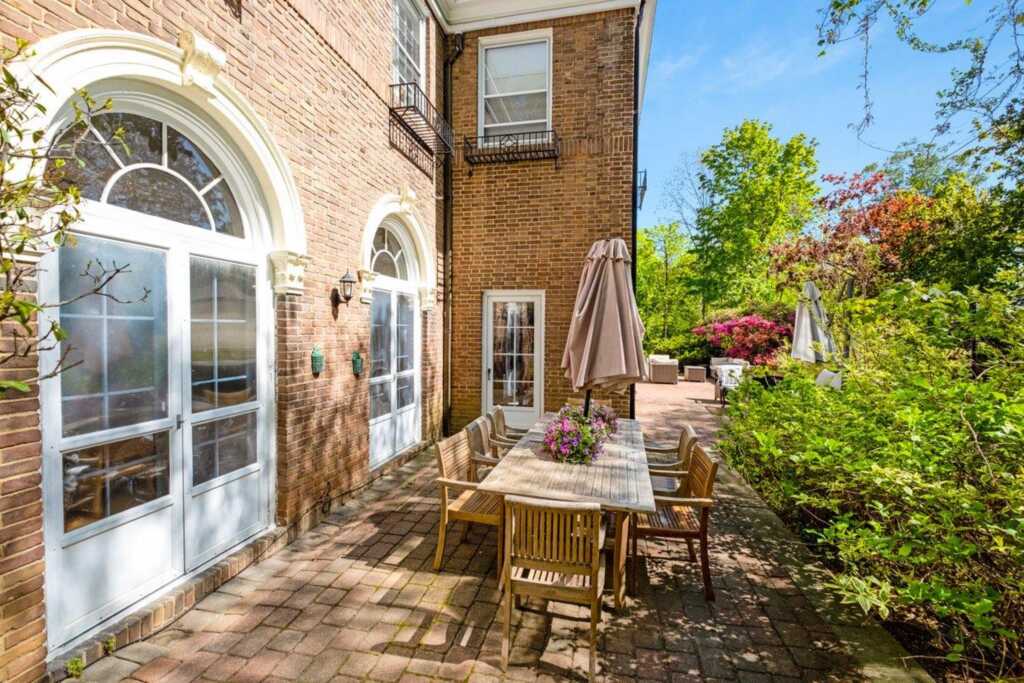 376 Beechmont Drive, New Rochelle, NY 10804 - Photo 25 of 30