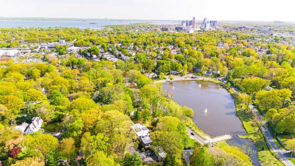 376 Beechmont Drive, New Rochelle, NY 10804 - Photo 27 of 30