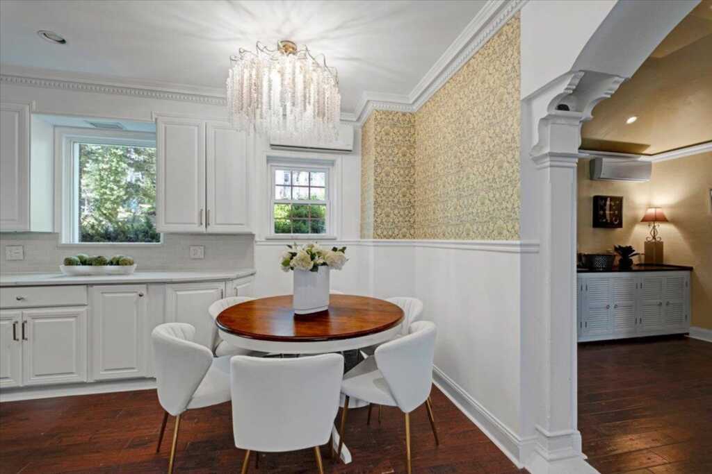 376 Beechmont Drive, New Rochelle, NY 10804 - Photo 9 of 30