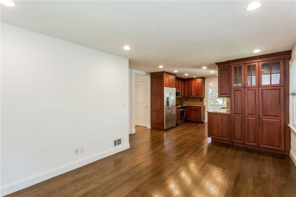 20 Walker Avenue, Rye, NY 10580 - Photo 3 of 25