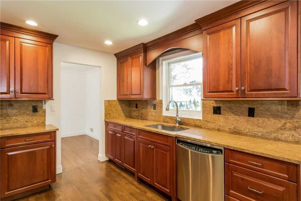 20 Walker Avenue, Rye, NY 10580 - Photo 4 of 25