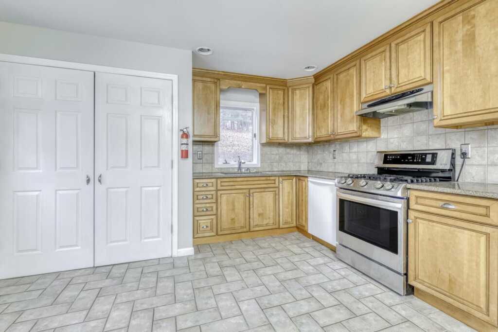 121 Thiells Road, Stony Point, NY 10980 - Photo 13 of 34