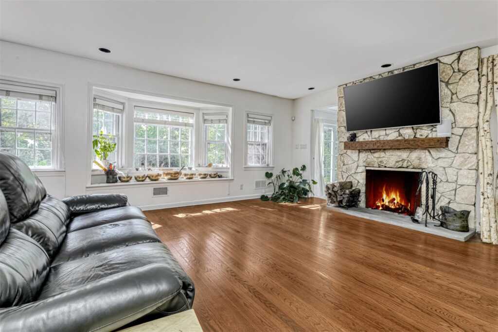 463 Haverstraw Road, Suffern, NY 10901 - Photo 10 of 36