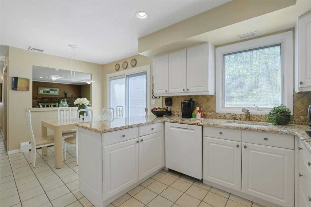 8 Tioga Court, New City, NY 10956 - Photo 10 of 37