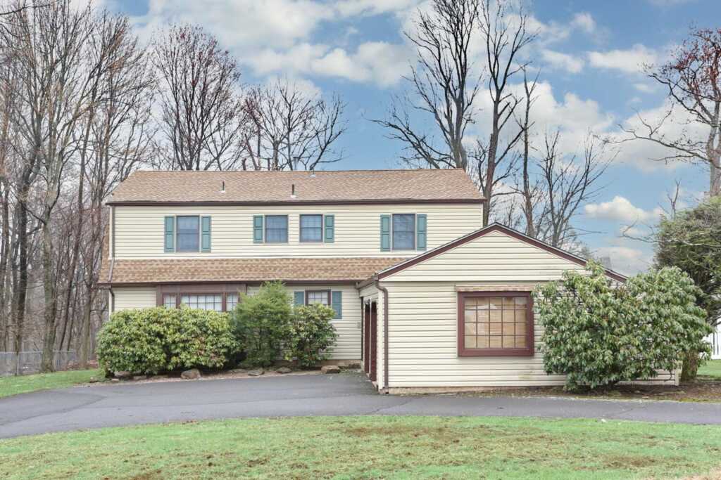 16 Lancaster Drive, Suffern, NY 10901