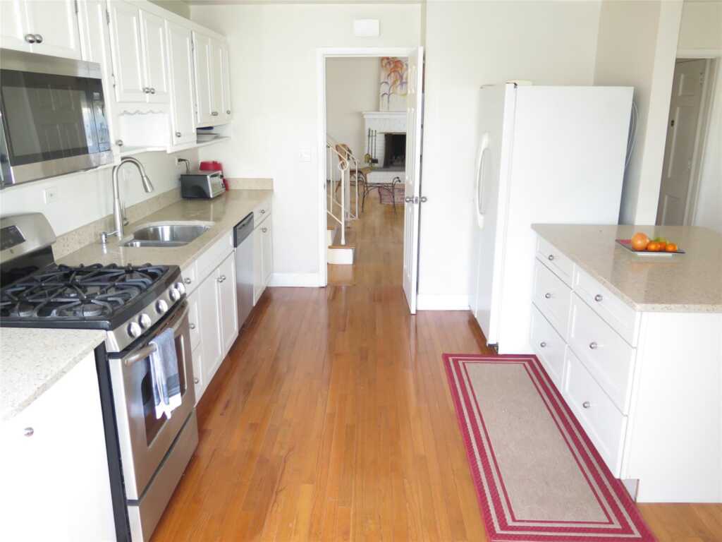 25 Winchester Oval, Unit ##1, New Rochelle, NY 10805 - Photo 5 of 15