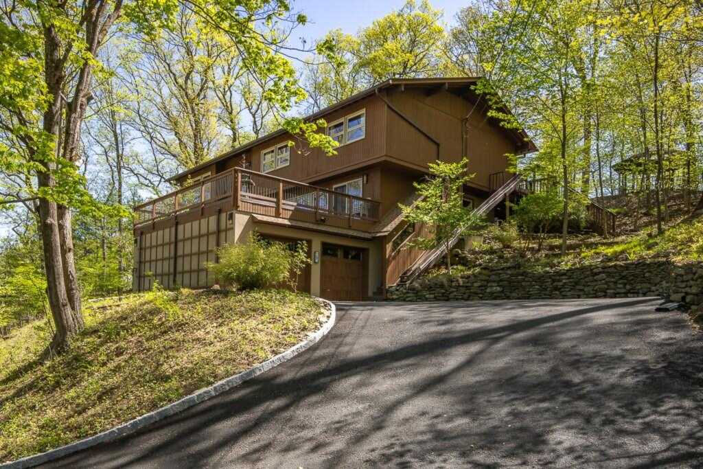4 Steinway Court, Suffern, NY 10901 - Photo 2 of 34