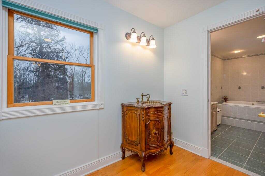 332 Middletown Road, Pearl River, NY 10965 - Photo 17 of 40