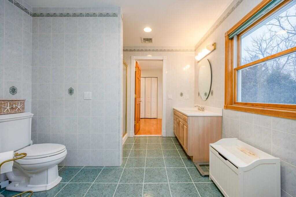 332 Middletown Road, Pearl River, NY 10965 - Photo 19 of 40