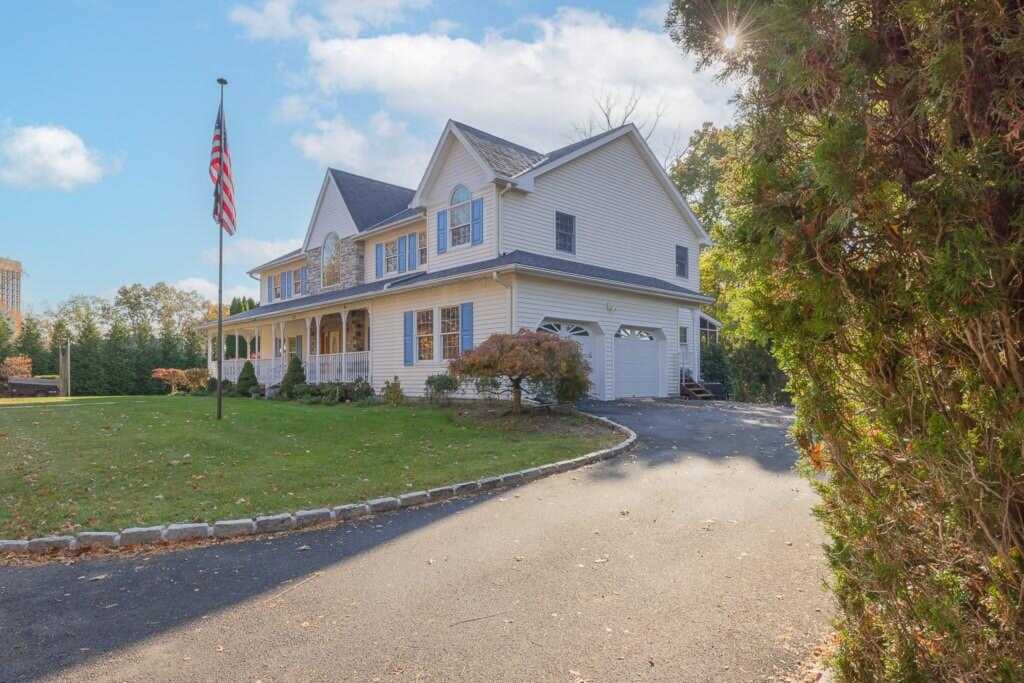 332 Middletown Road, Pearl River, NY 10965 - Photo 29 of 40