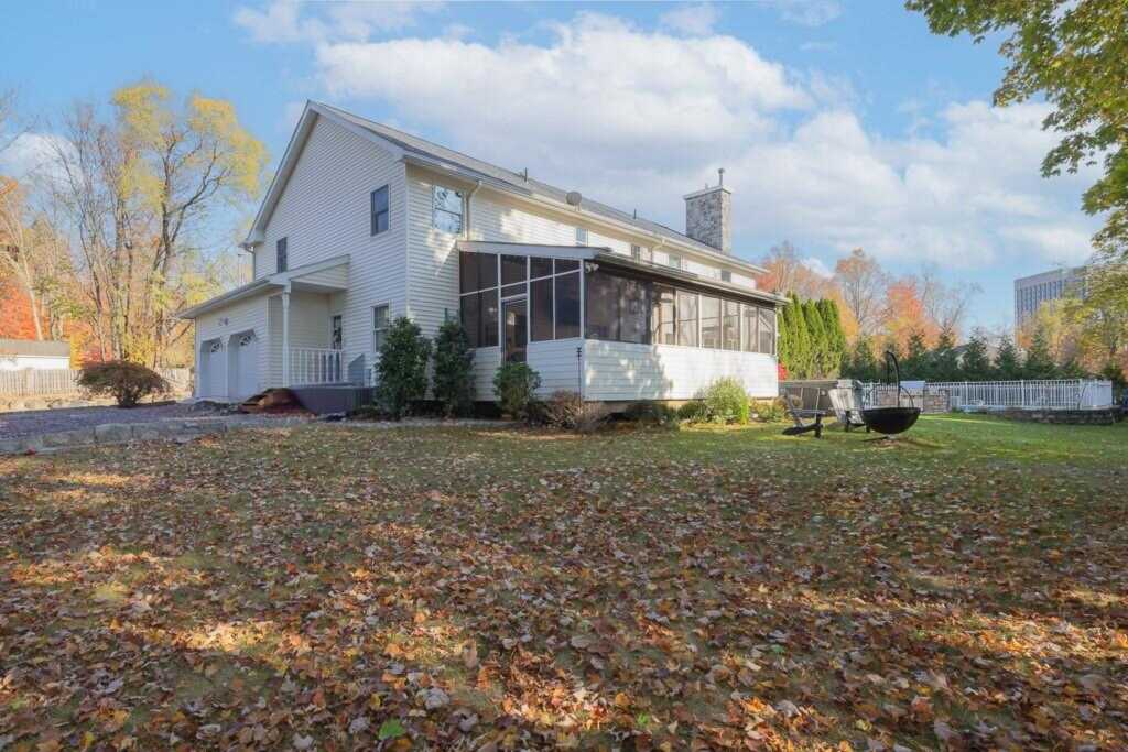 332 Middletown Road, Pearl River, NY 10965 - Photo 33 of 40