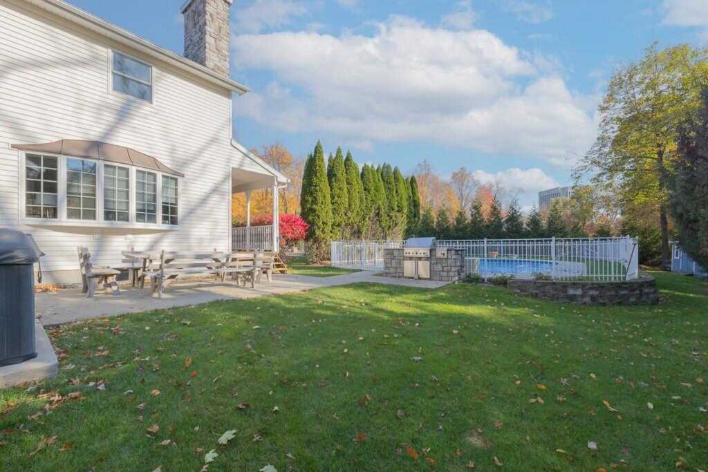 332 Middletown Road, Pearl River, NY 10965 - Photo 35 of 40