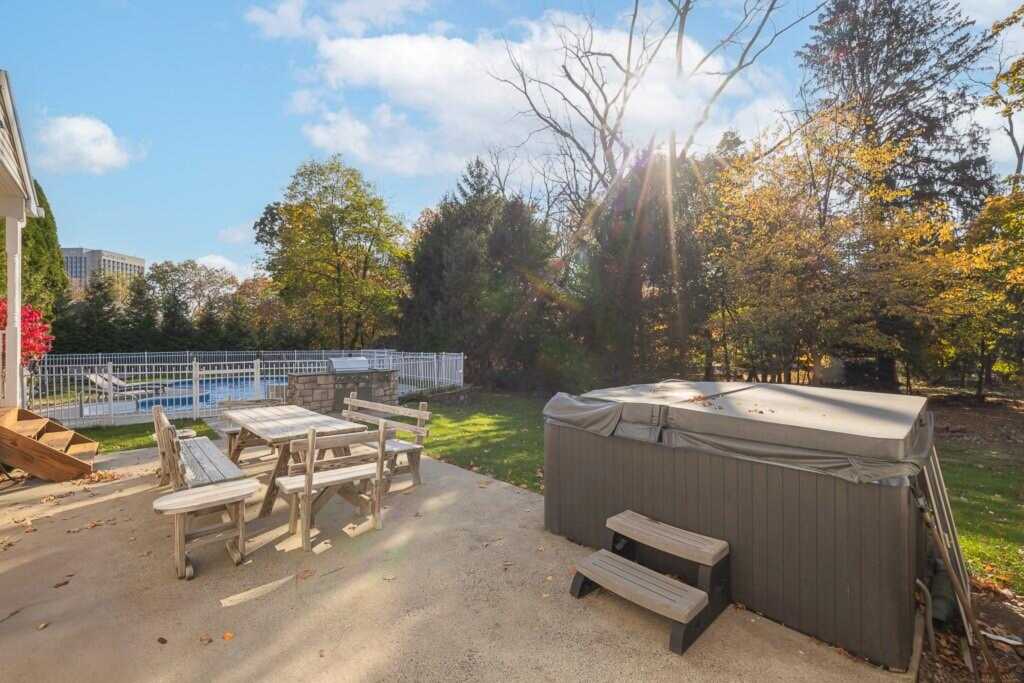 332 Middletown Road, Pearl River, NY 10965 - Photo 38 of 40