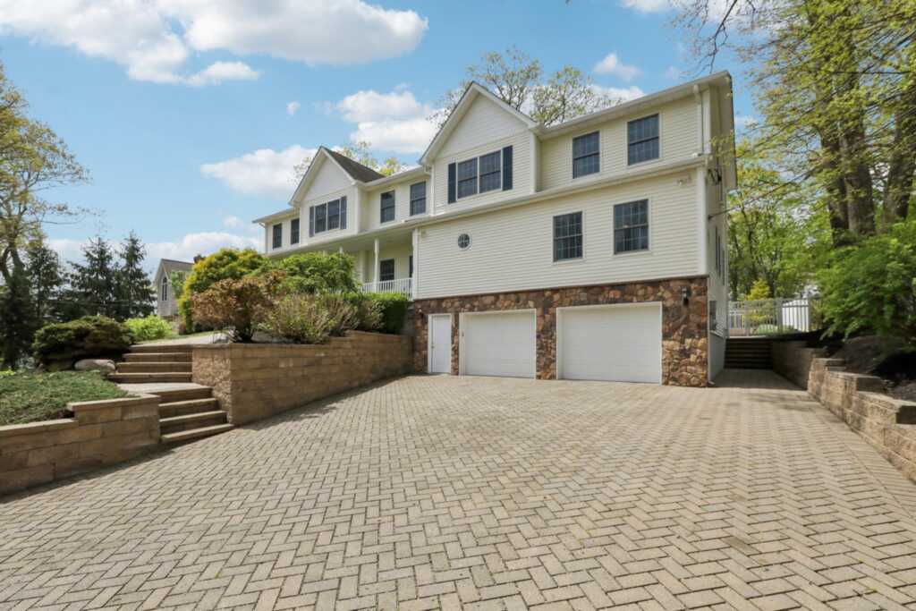 27 Lindbergh Lane, New City, NY 10956 - Photo 2 of 48