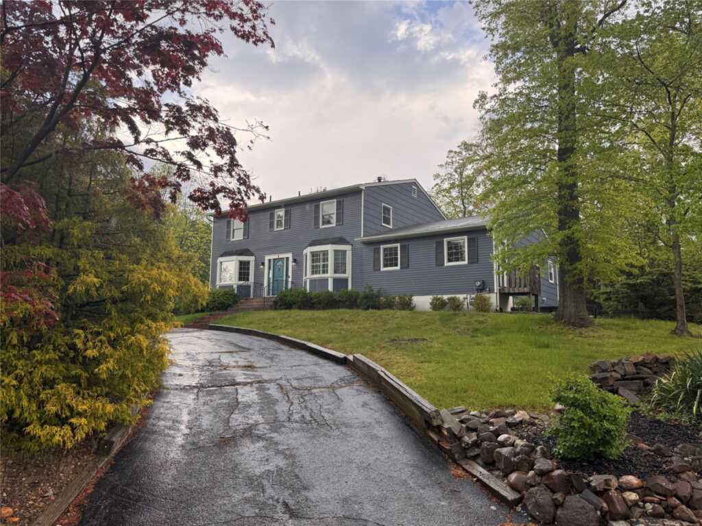 8 Rolling Way, New City, NY 10956