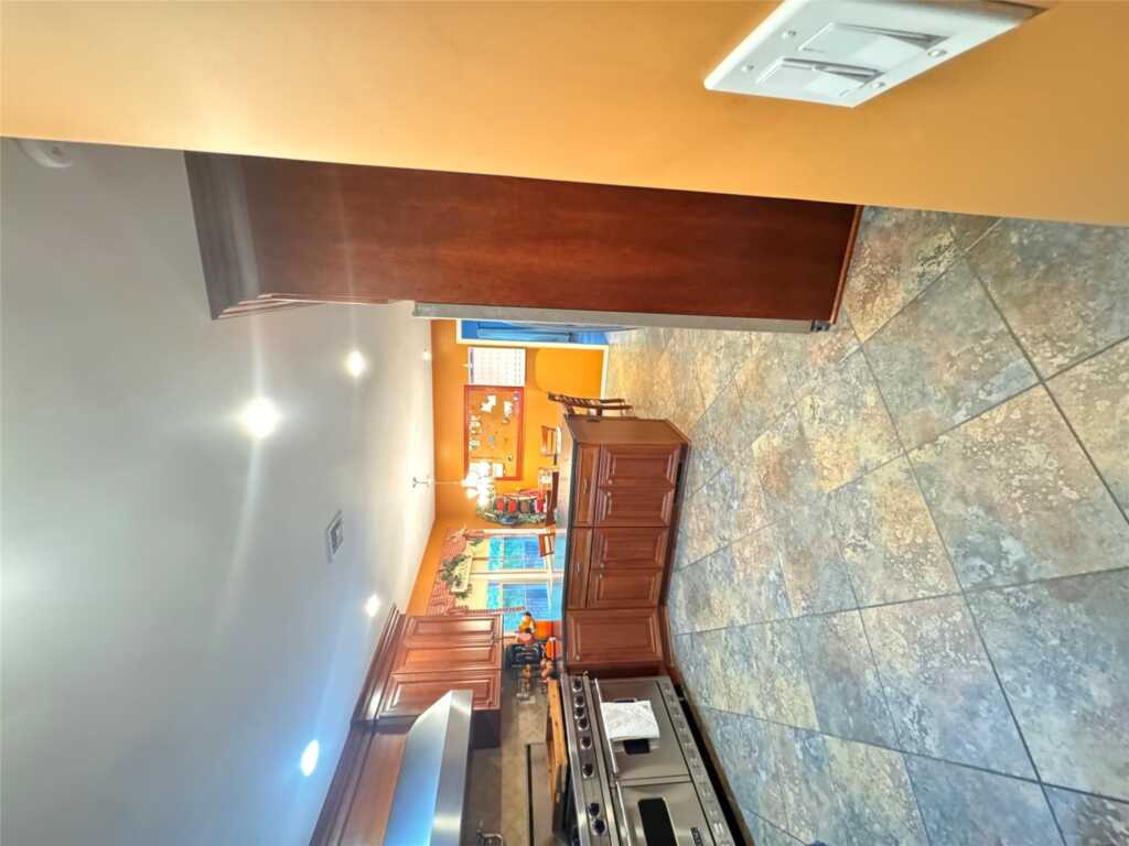 8 Rolling Way, New City, NY 10956 - Photo 5 of 41