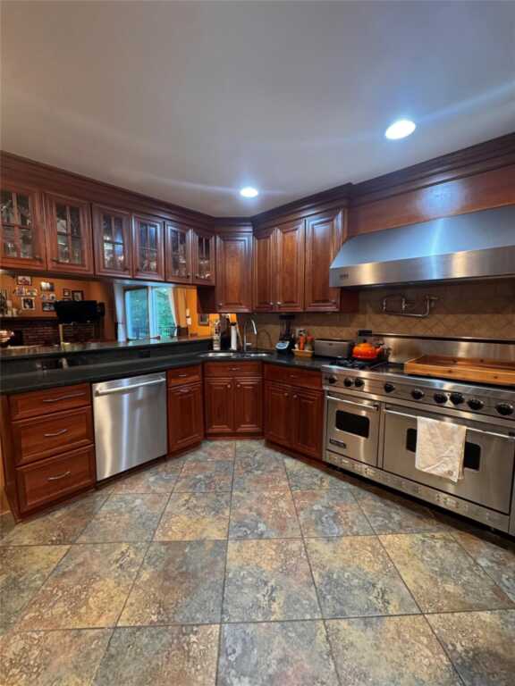 8 Rolling Way, New City, NY 10956 - Photo 6 of 41