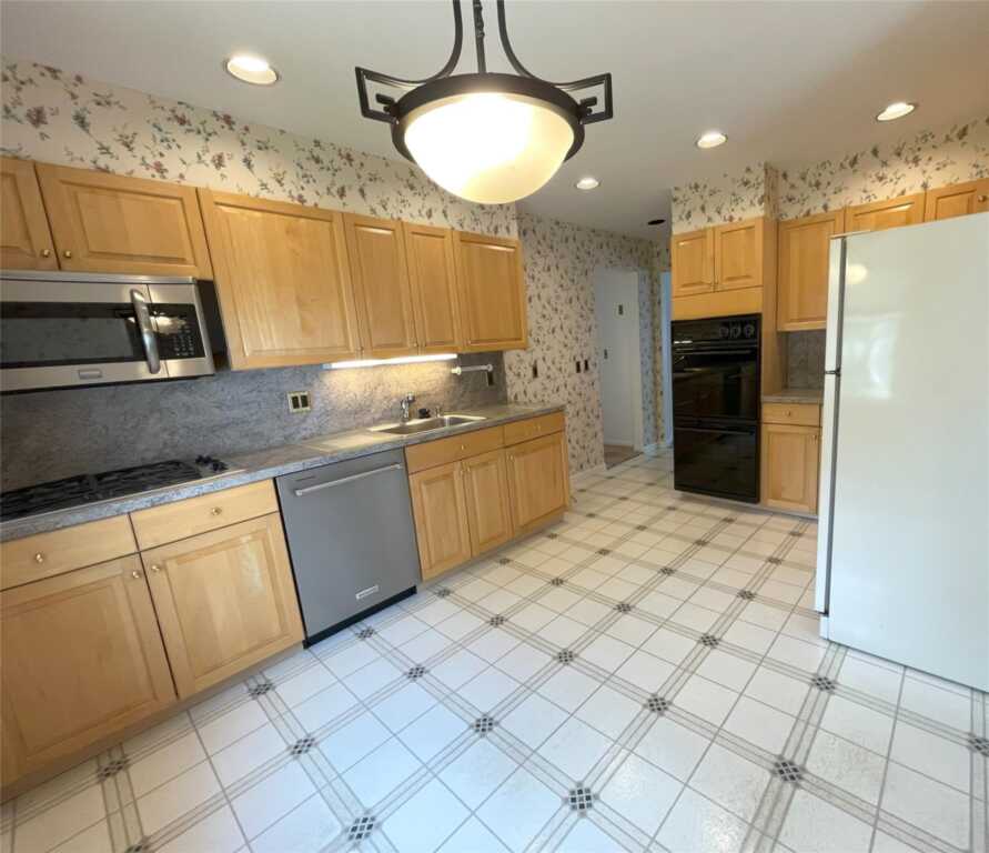 190 Albemarle Road, White Plains, NY 10605 - Photo 15 of 44