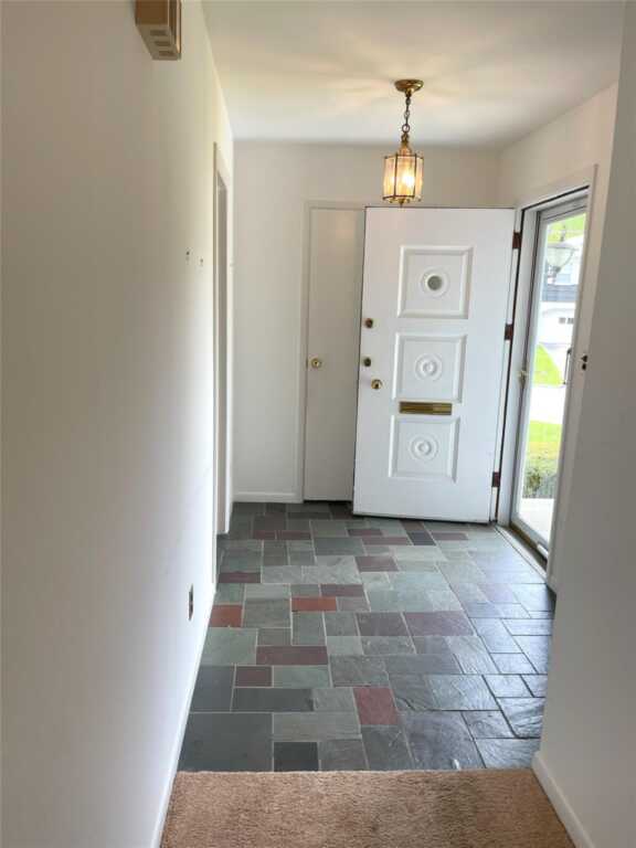 190 Albemarle Road, White Plains, NY 10605 - Photo 5 of 44