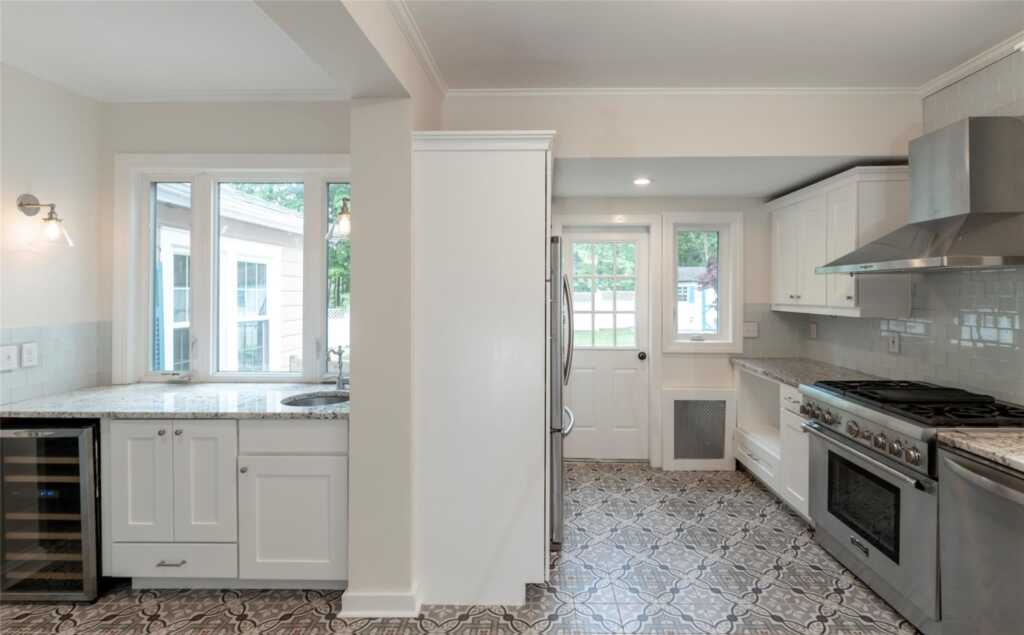 119 Castle Heights Avenue, Nyack, NY 10960 - Photo 10 of 40