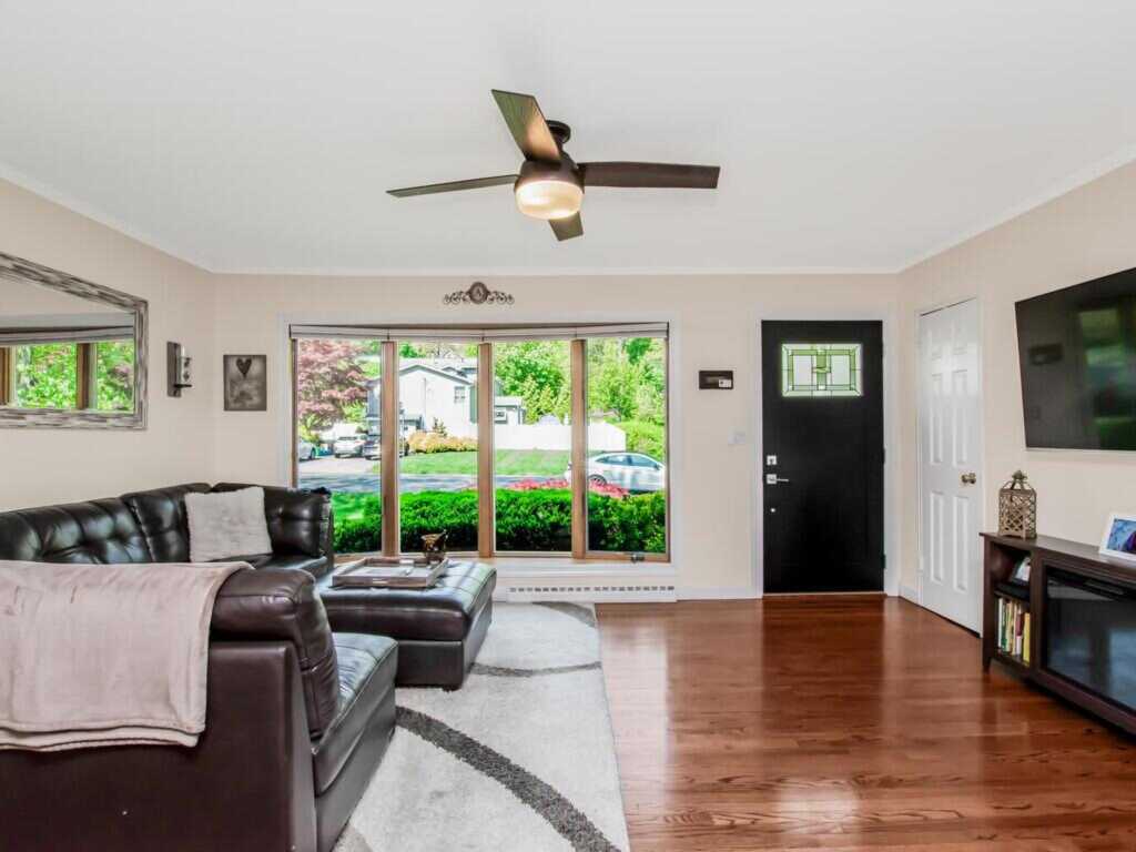 70 Lyncrest Avenue, New City, NY 10956 - Photo 3 of 24