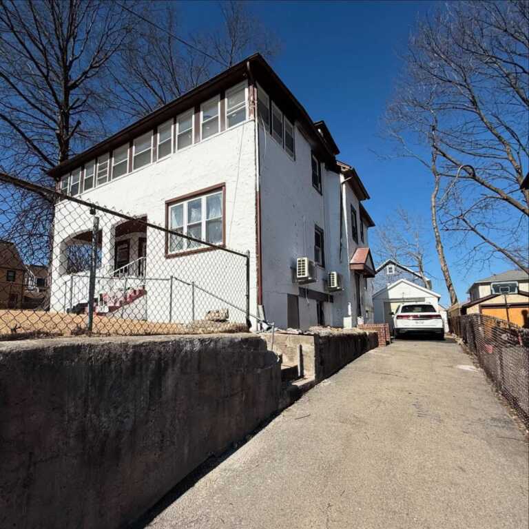 133 Lincoln Avenue, New Rochelle, NY 10801 - Photo 2 of 15