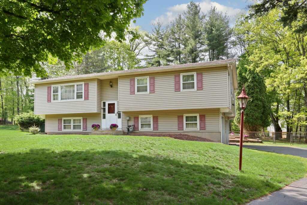 6 Crescent Court, New City, NY 10956